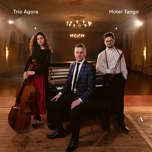 Clarinet Trios - PIAZZOLLA, A. / STRAVINSKY, I. / RAVEL, M. / LAURO, A. / GALLIANO, R. / LECUONA, E. (Hotel Tango) (Trio Agora)
